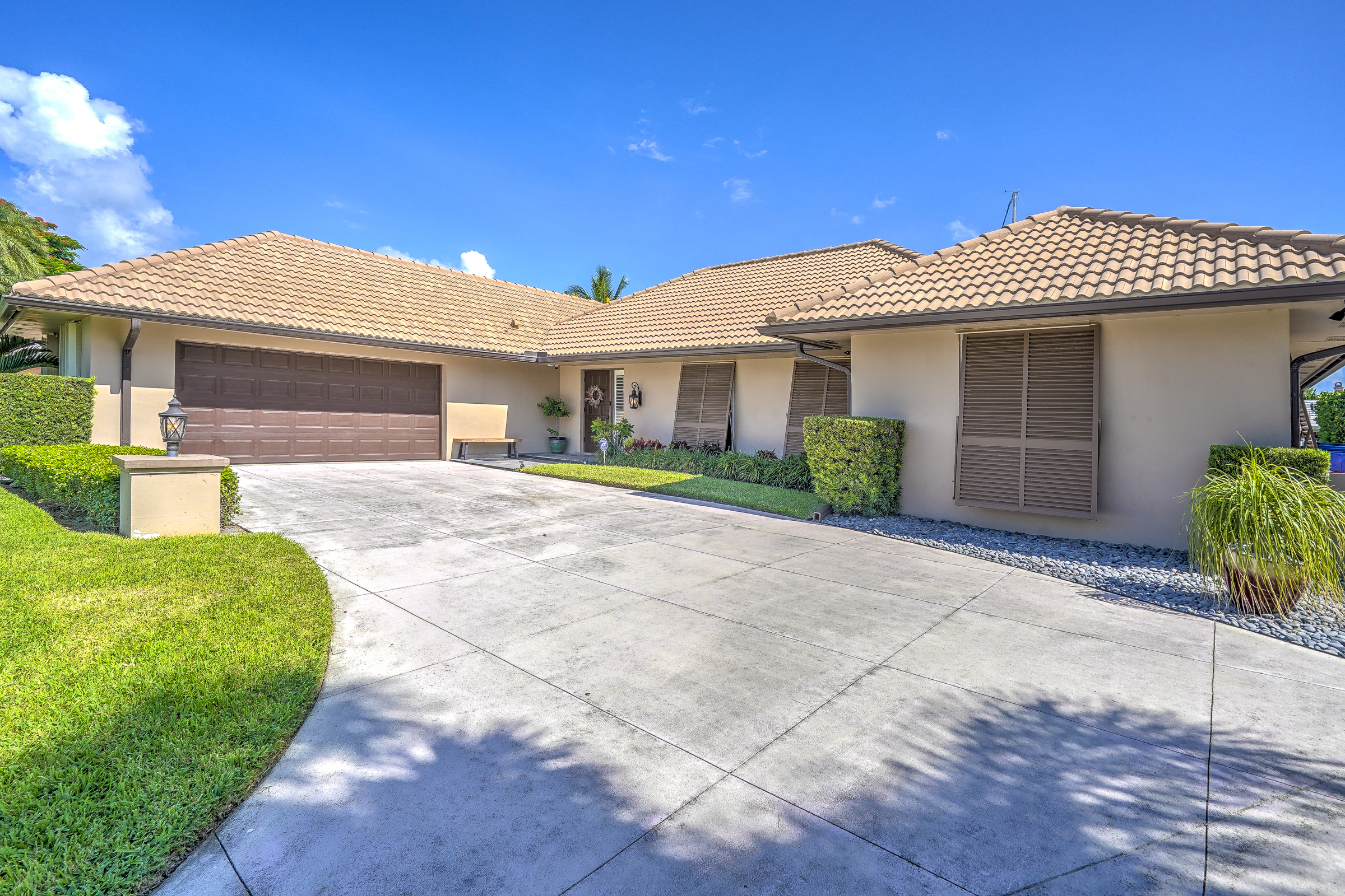 Property Photo: 1090 Fairview Lane FL 33404