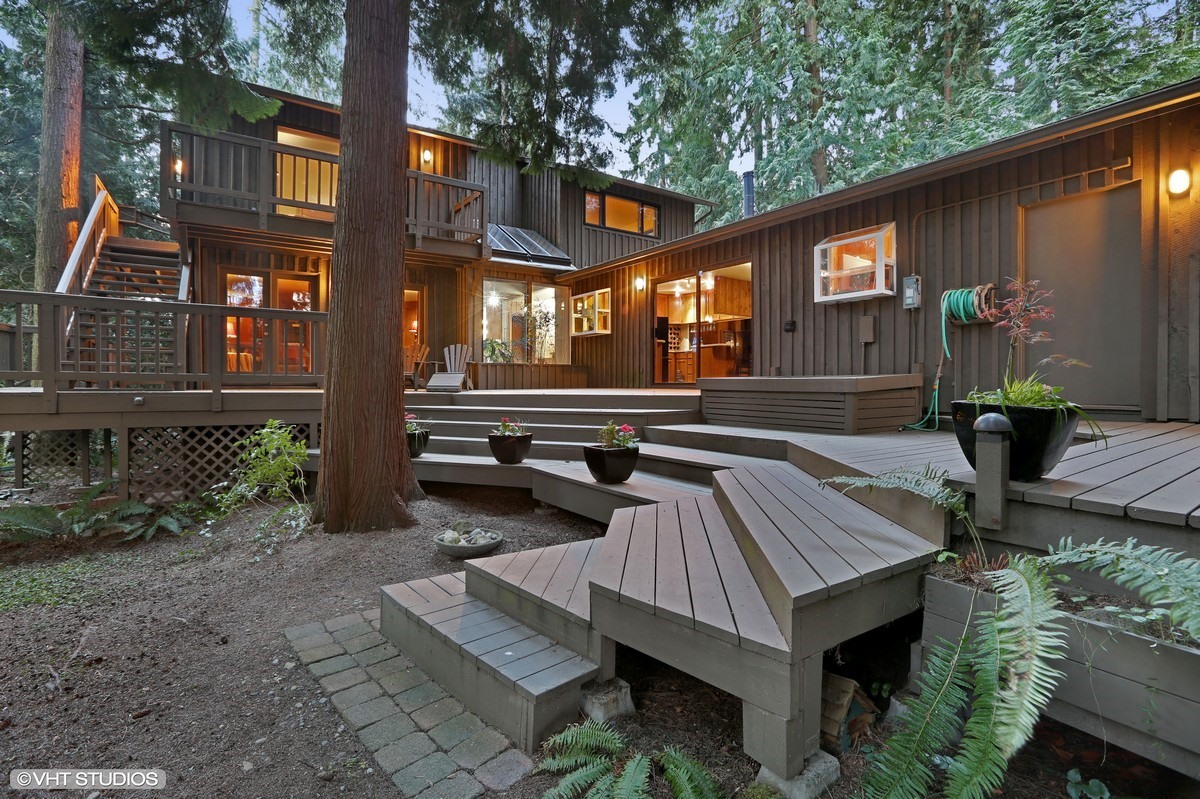 Property Photo:  812 N 153rd Place  WA 98133 