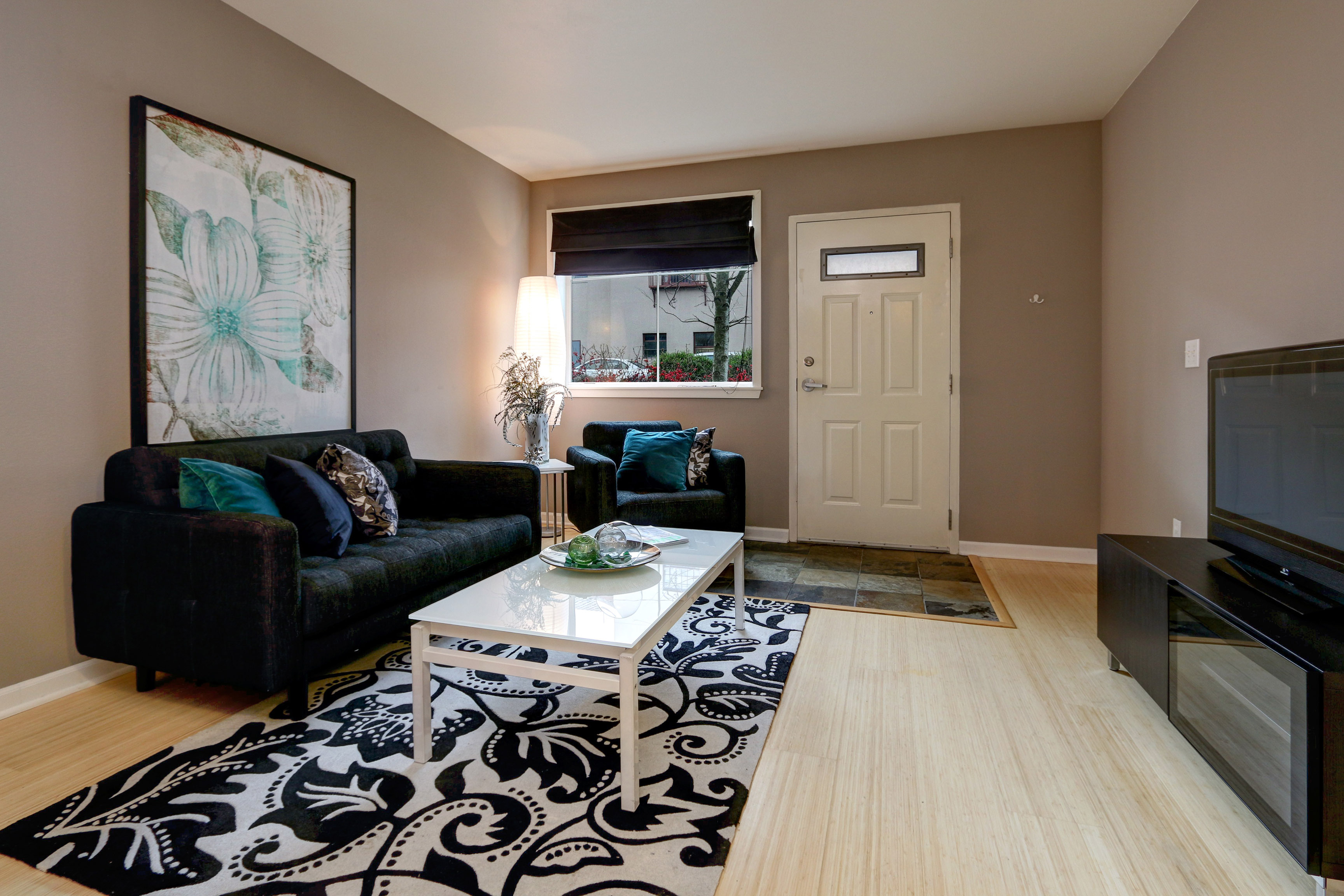 Property Photo: Living room/dining room 1220 E Columbia St 103  WA 98122 