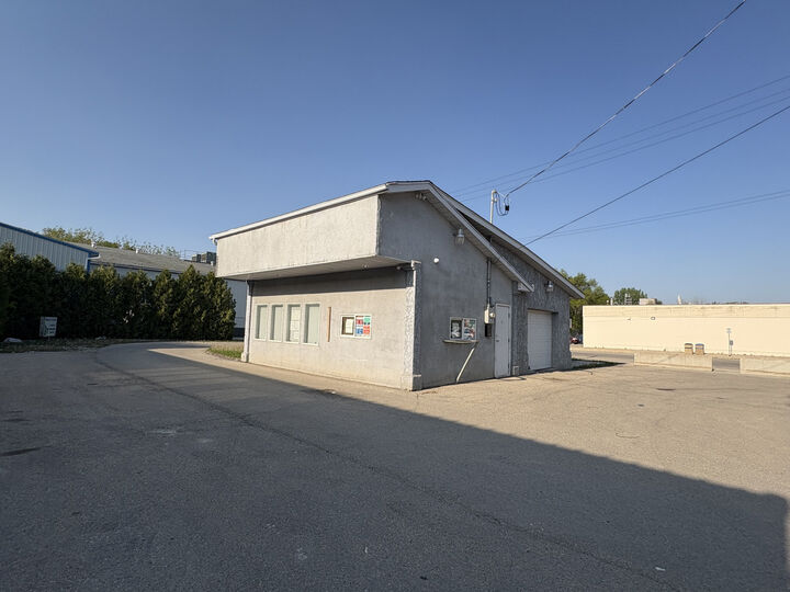 Property Photo:  17 3rd Street NE  MB R1N 3Y2 