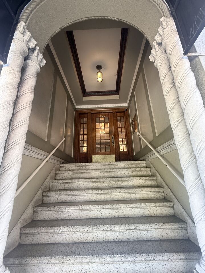 Property Photo:  1865 California Street 2  CA 94109 