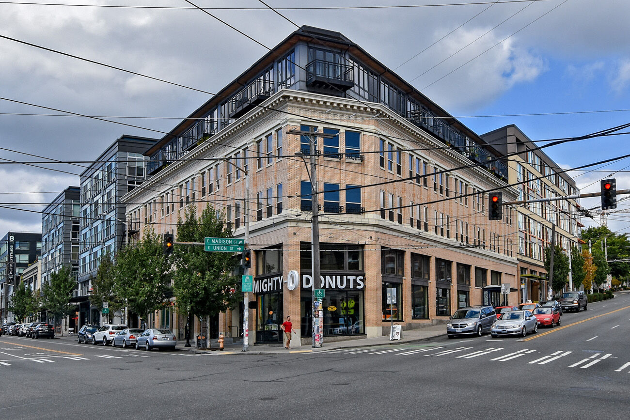 Property Photo: 1408 12th Ave 302 WA 98122