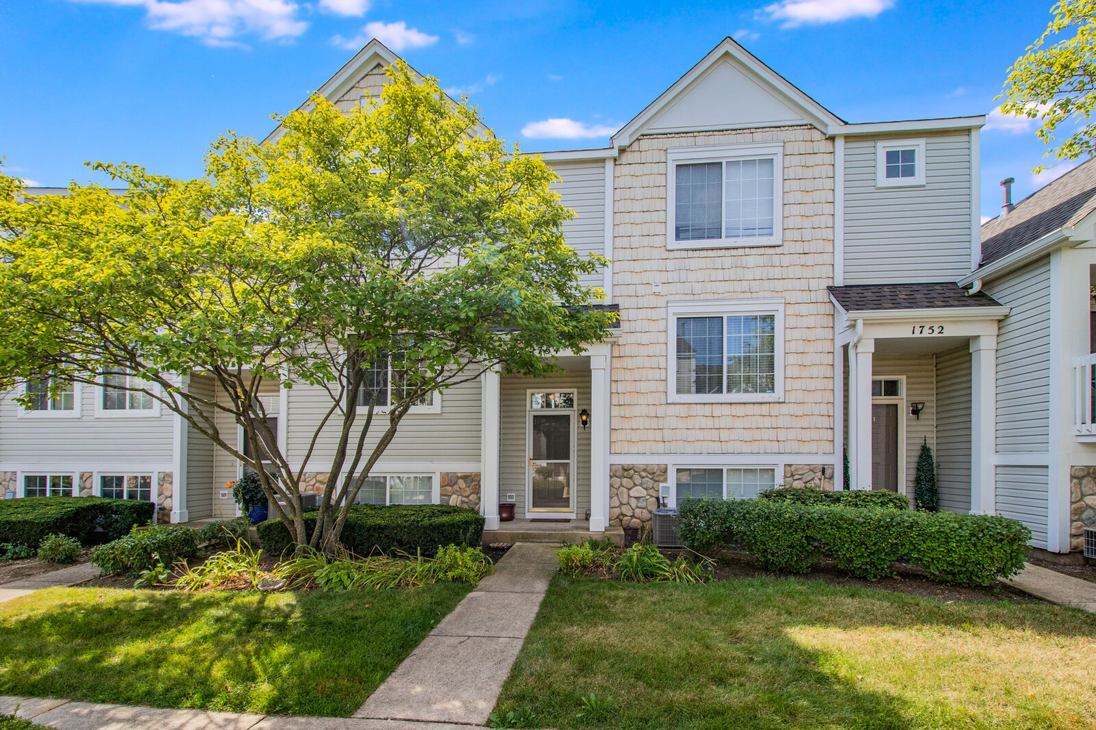 Property Photo: 1754 Middlebury Drive 1754 IL 60503