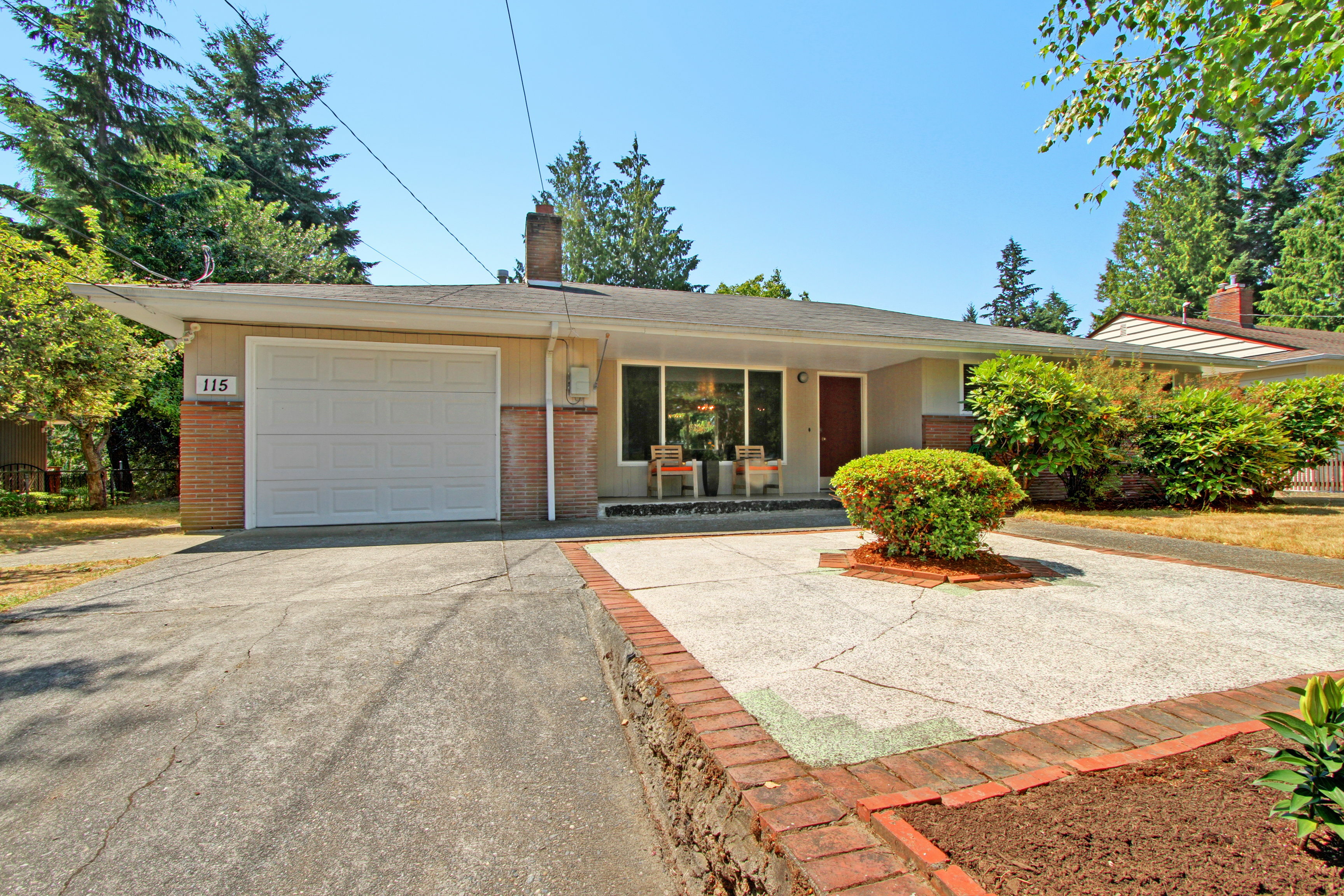 Property Photo: 115 N 200th St WA 98133