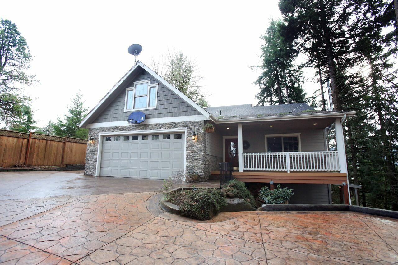 Property Photo:  766 S 47th Pl  OR 97478 