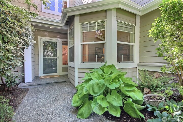 Property Photo:  575  Elma Avenue NE  WA 98059 