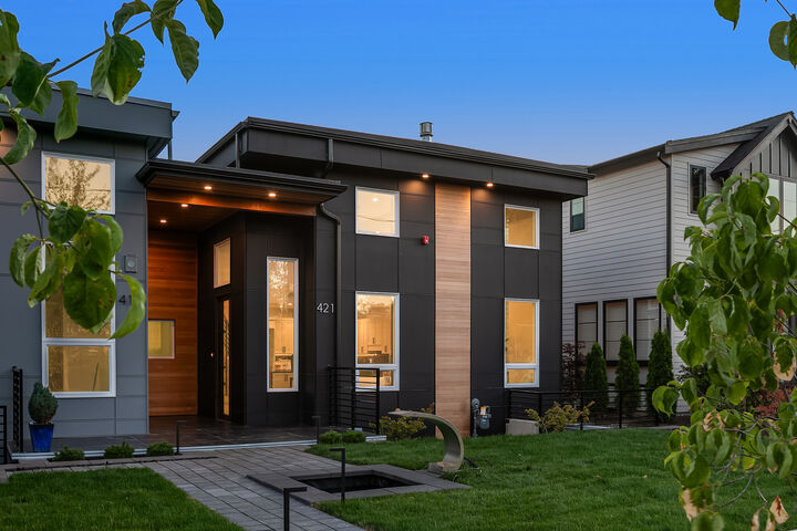 421  14th Avenue W  Kirkland WA 98033 photo