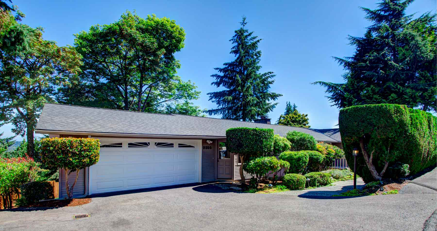 Property Photo:  9355 Mercerwood Dr  WA 98040 