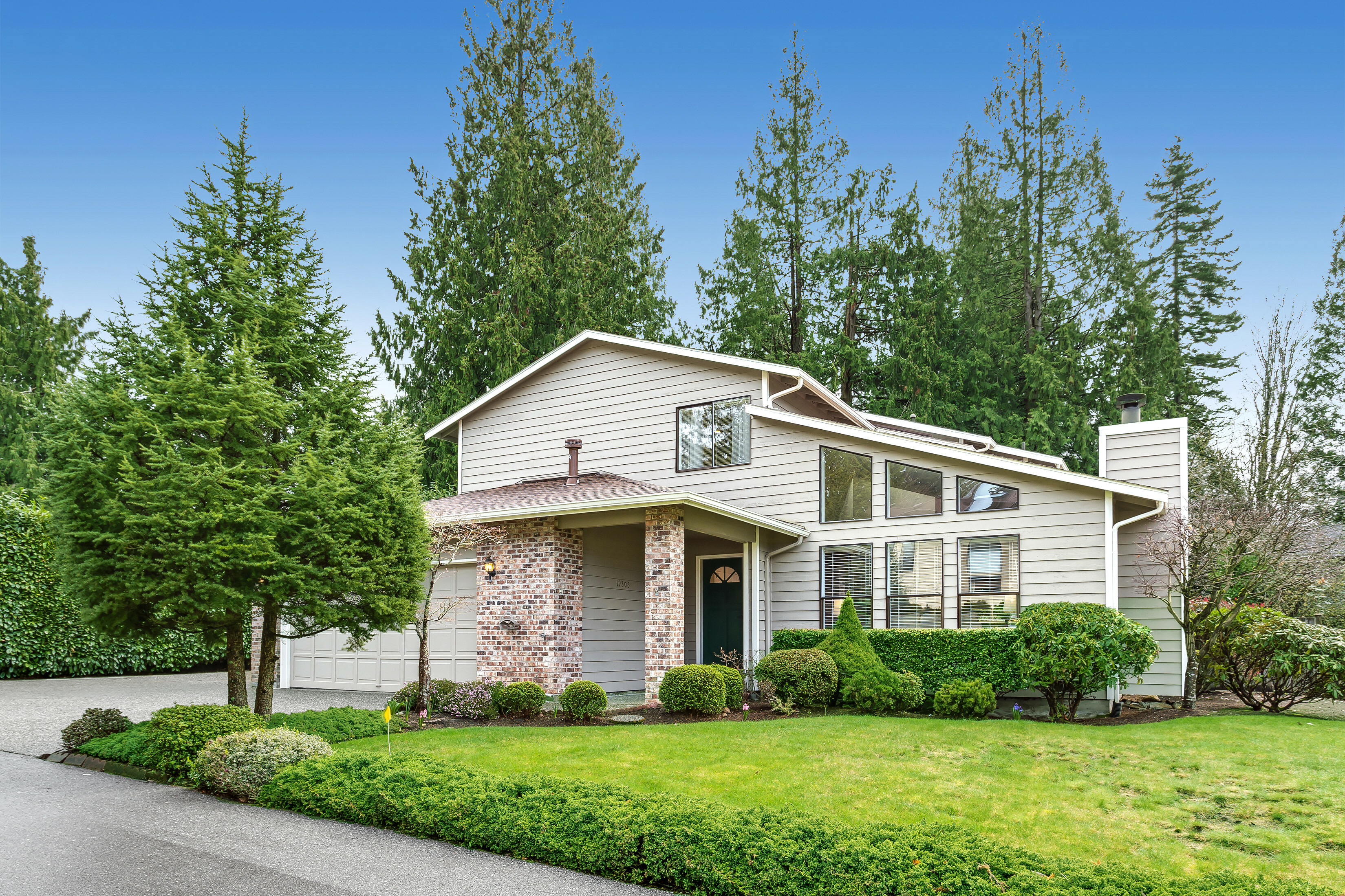 Property Photo: 19305 86th Ave W WA 98026