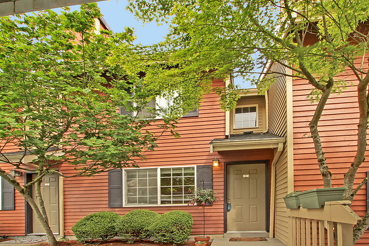 Property Photo: 412 Center Rd B6 WA 98204