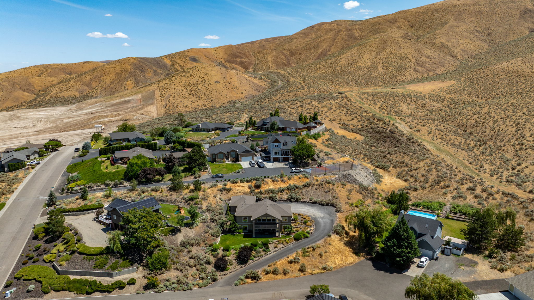 Property Photo:  1306 Desert Cove  WA 99350 