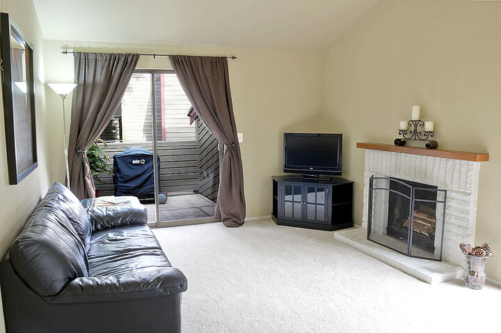 Property Photo: Living Room 10012 NE 122nd St P - D  WA 98034 