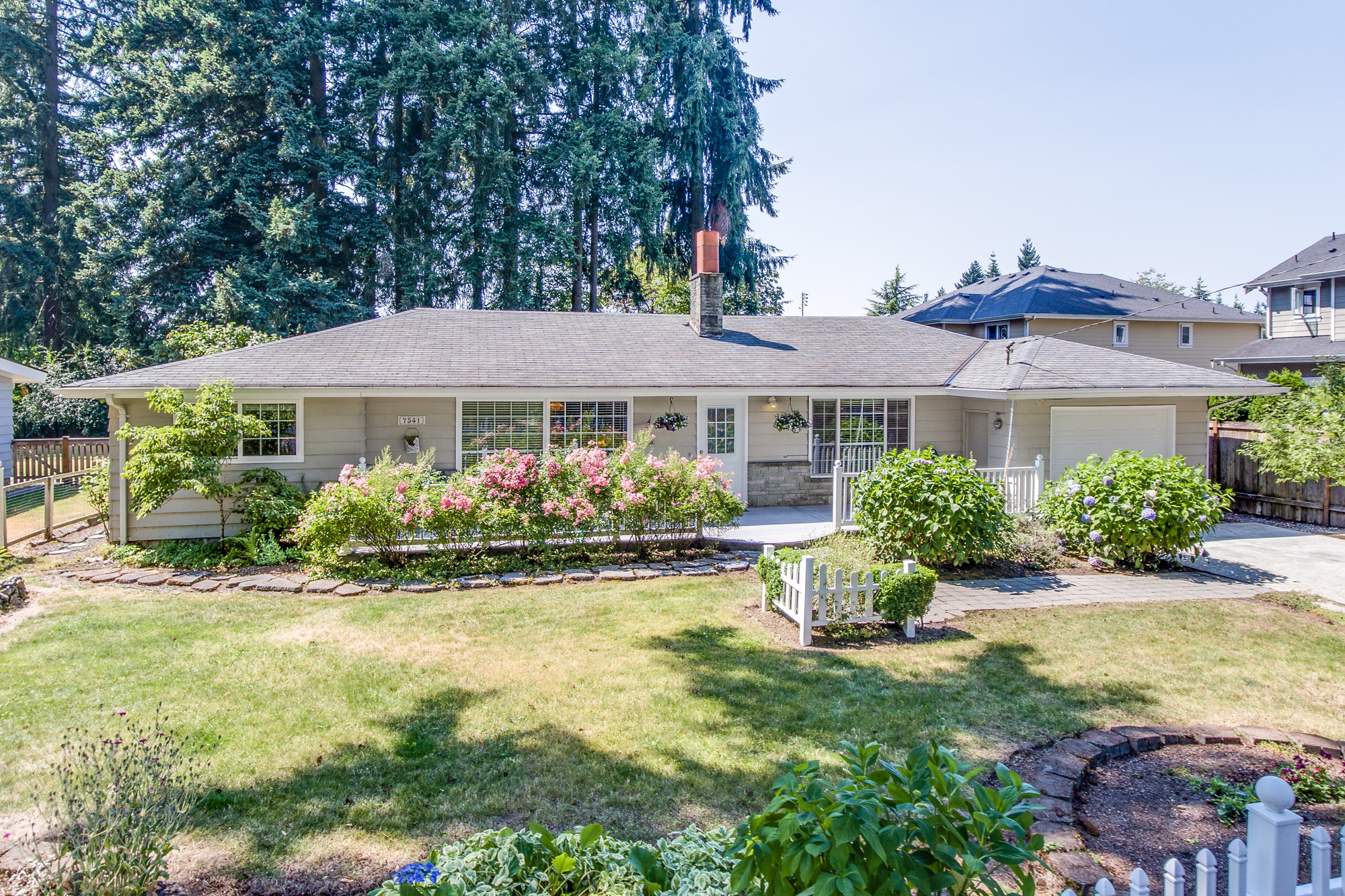 Property Photo:  7541 123rd Ave NE  WA 98033 