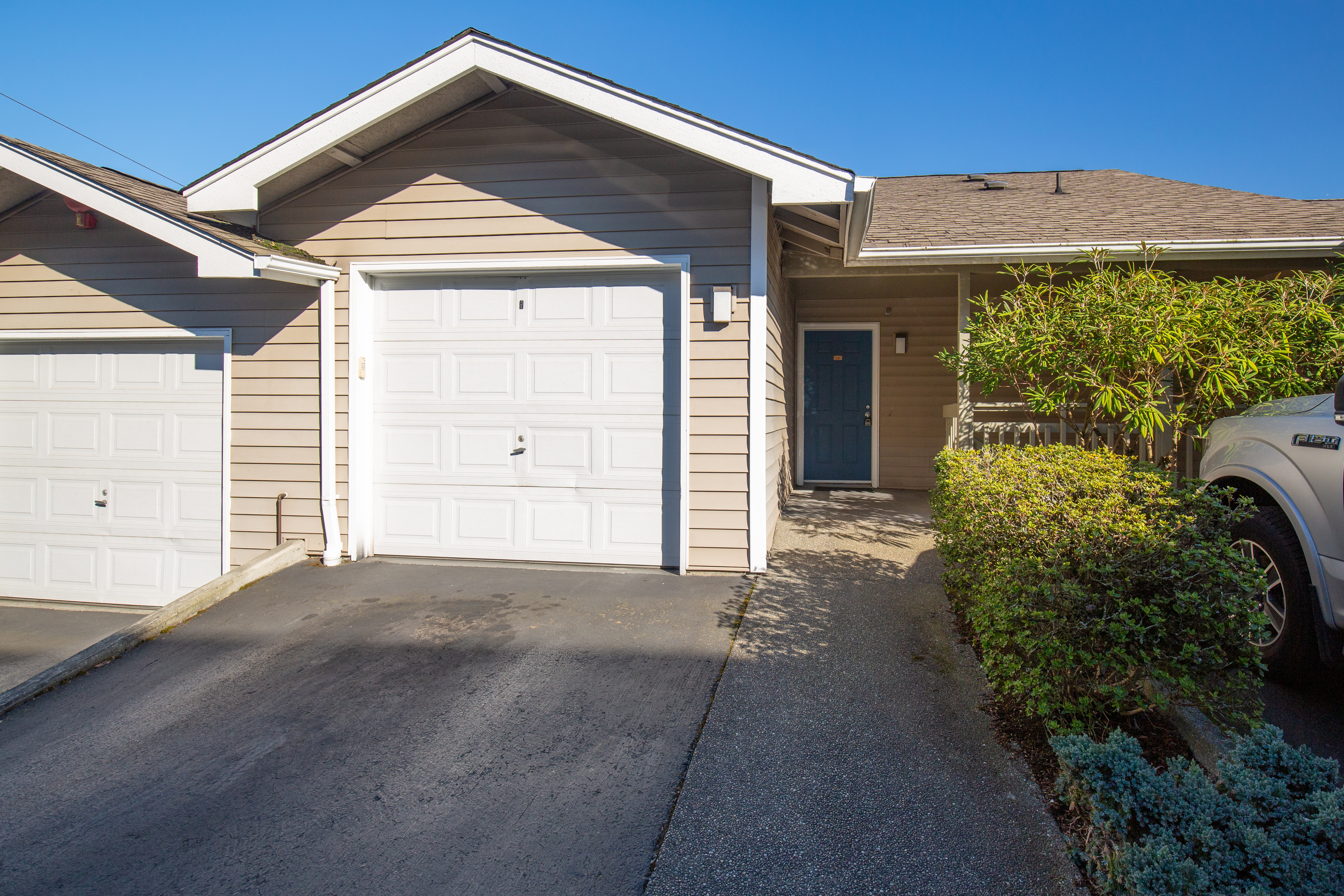 Property Photo:  901 E Marine View Dr 202  WA 98201 