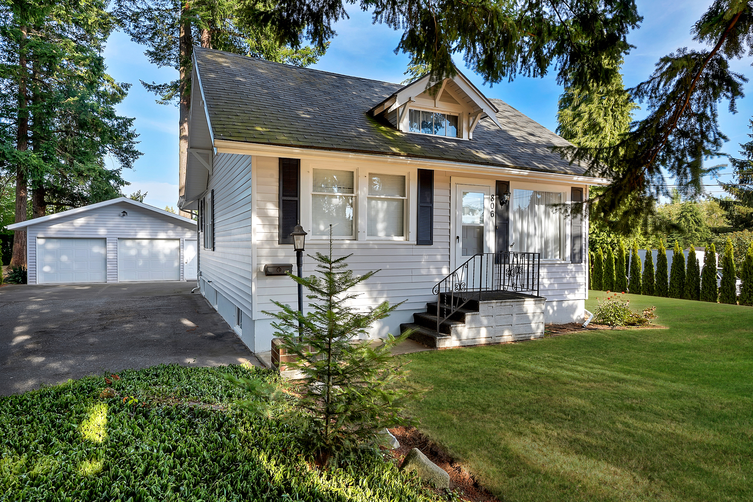 Property Photo:  806 N 8th St  WA 98264 