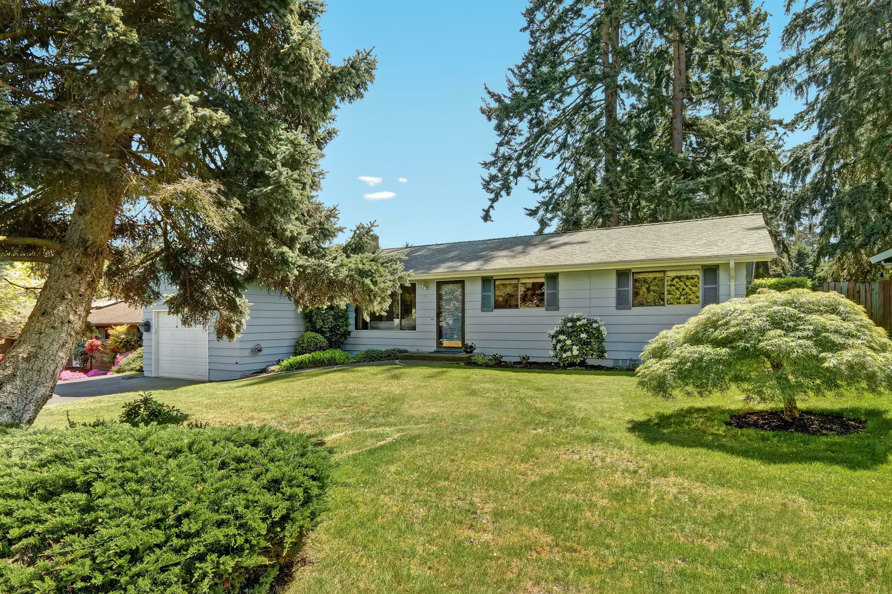 Property Photo:  7112 182nd Place SW  WA 98026 