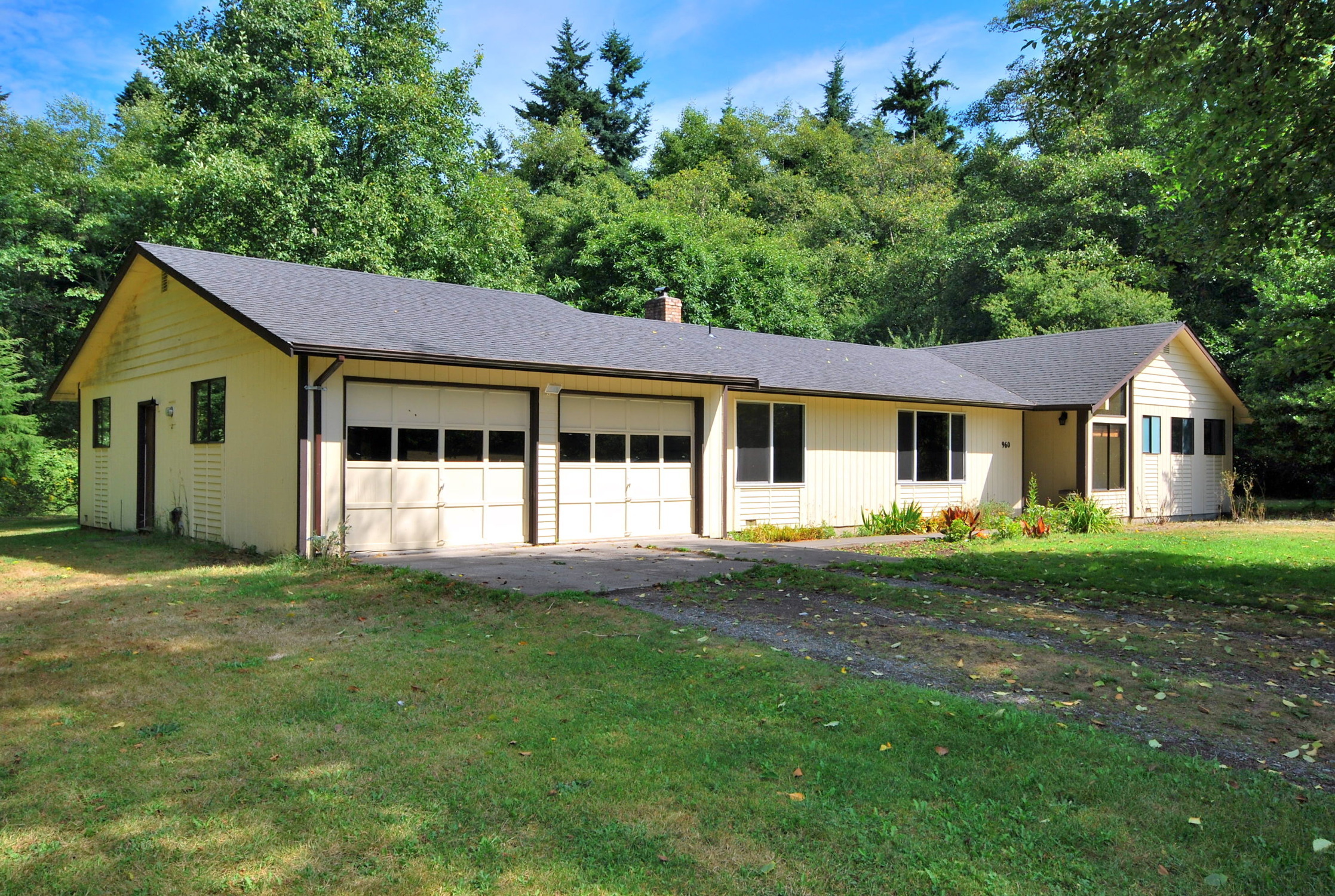 Property Photo:  960 Yates Rd  WA 98277 