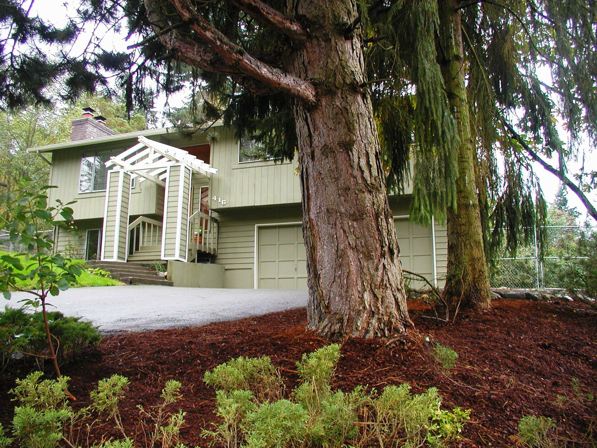 Property Photo: Home exterior 416 106th Av Ct E  WA 98372 