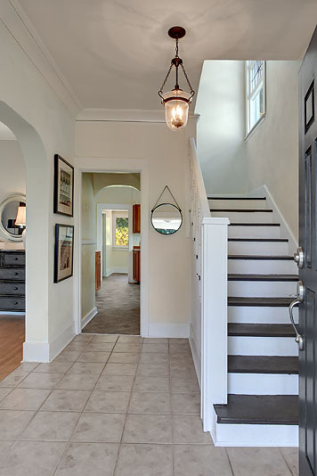 Property Photo: Foyer 2051 24th Ave E  WA 98112 