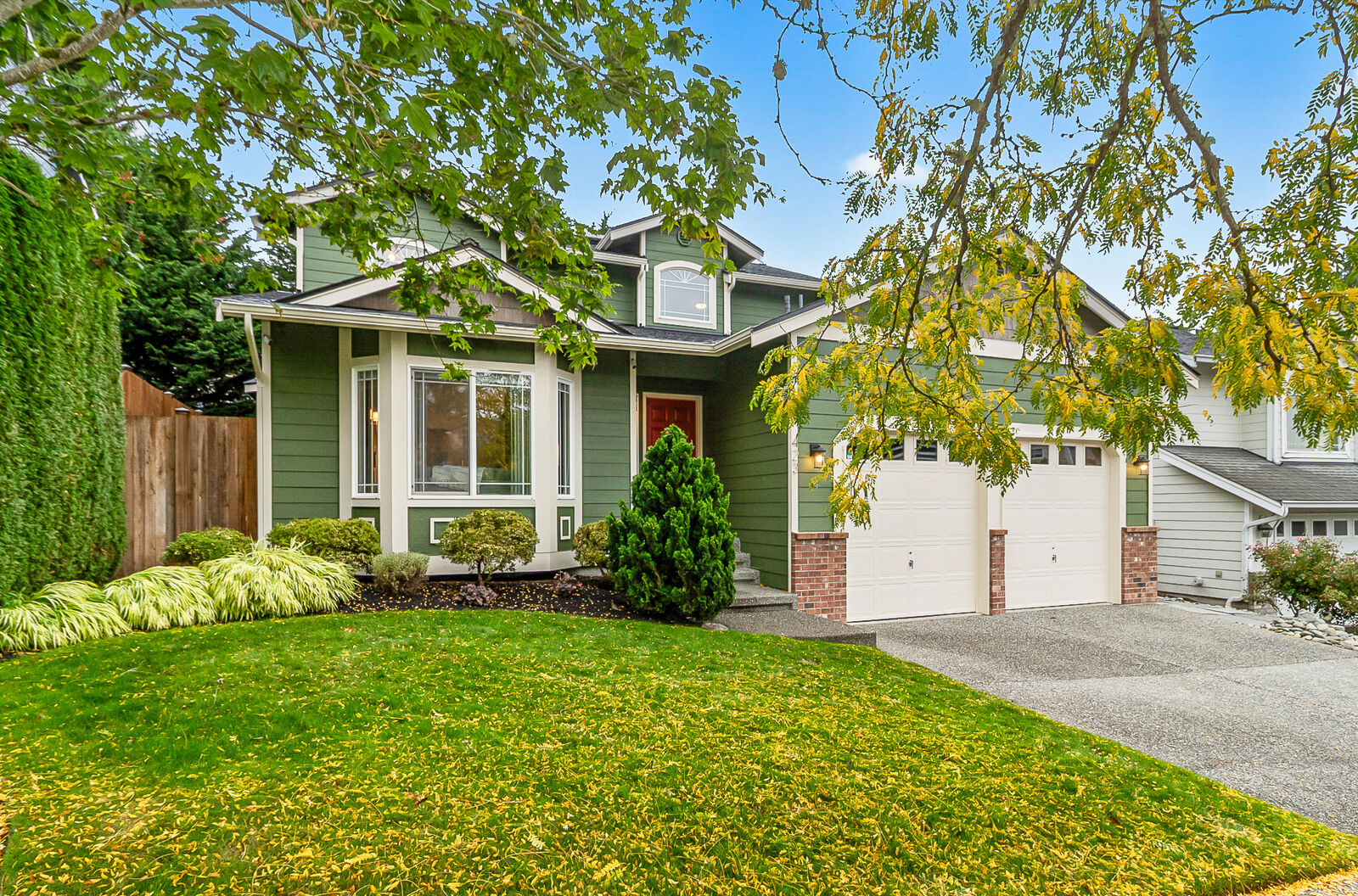Property Photo: 423 170th Place SE WA 98012