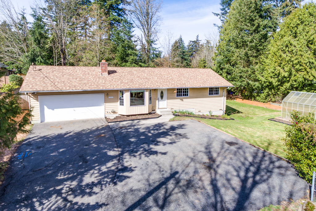 Property Photo:  22862 Brier Rd  WA 98036 