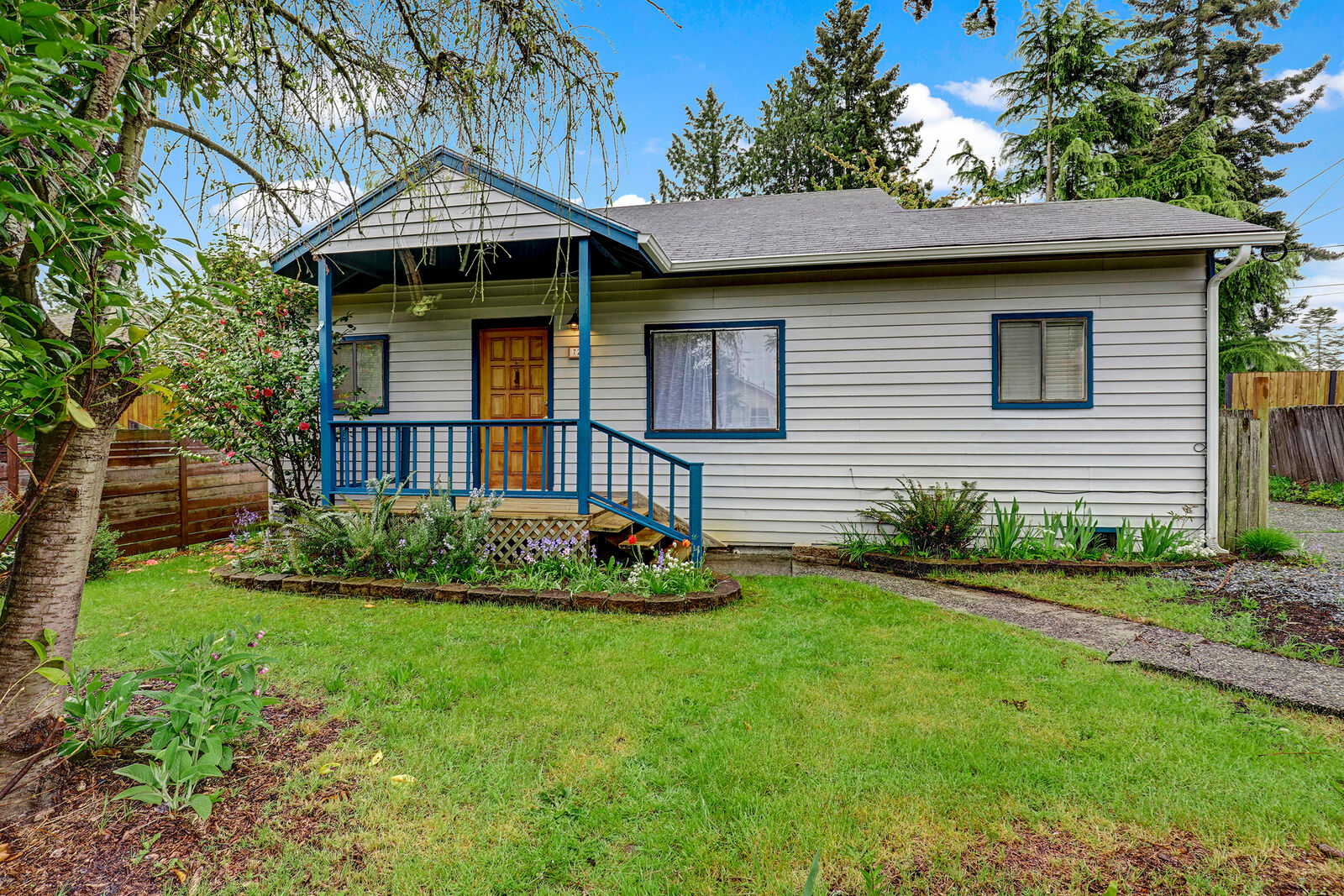 Property Photo:  725 N 103rd Street  WA 98133 
