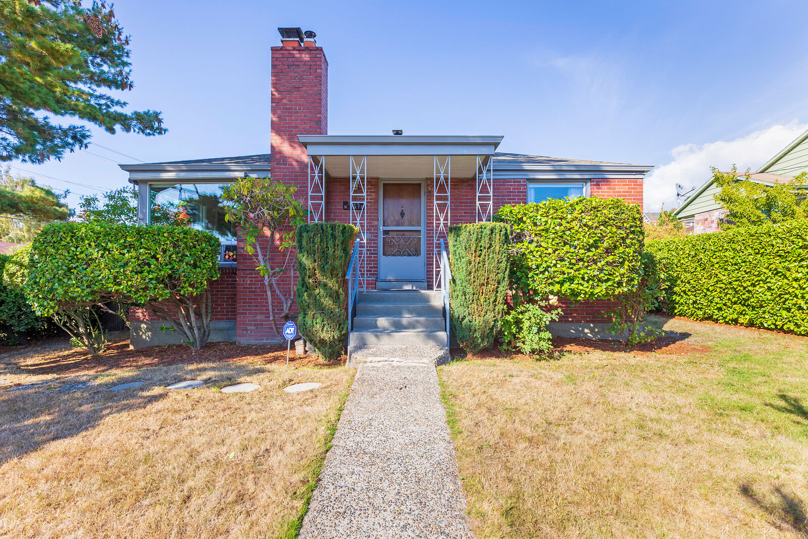Property Photo:  3124 W Raye St  WA 98199