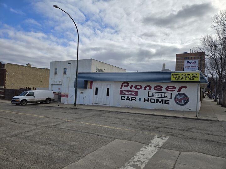 Property Photo:  1139 Rosser Avenue  MB R7A 0L8 