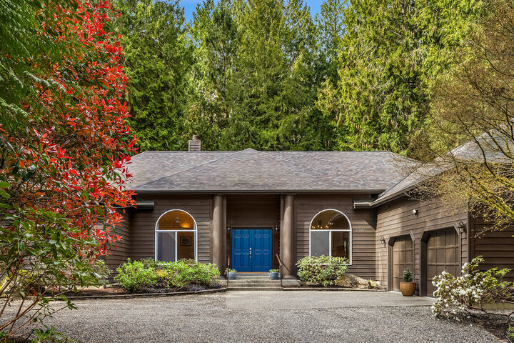 Property Photo: 8387 NE Sumanee Place WA 98110