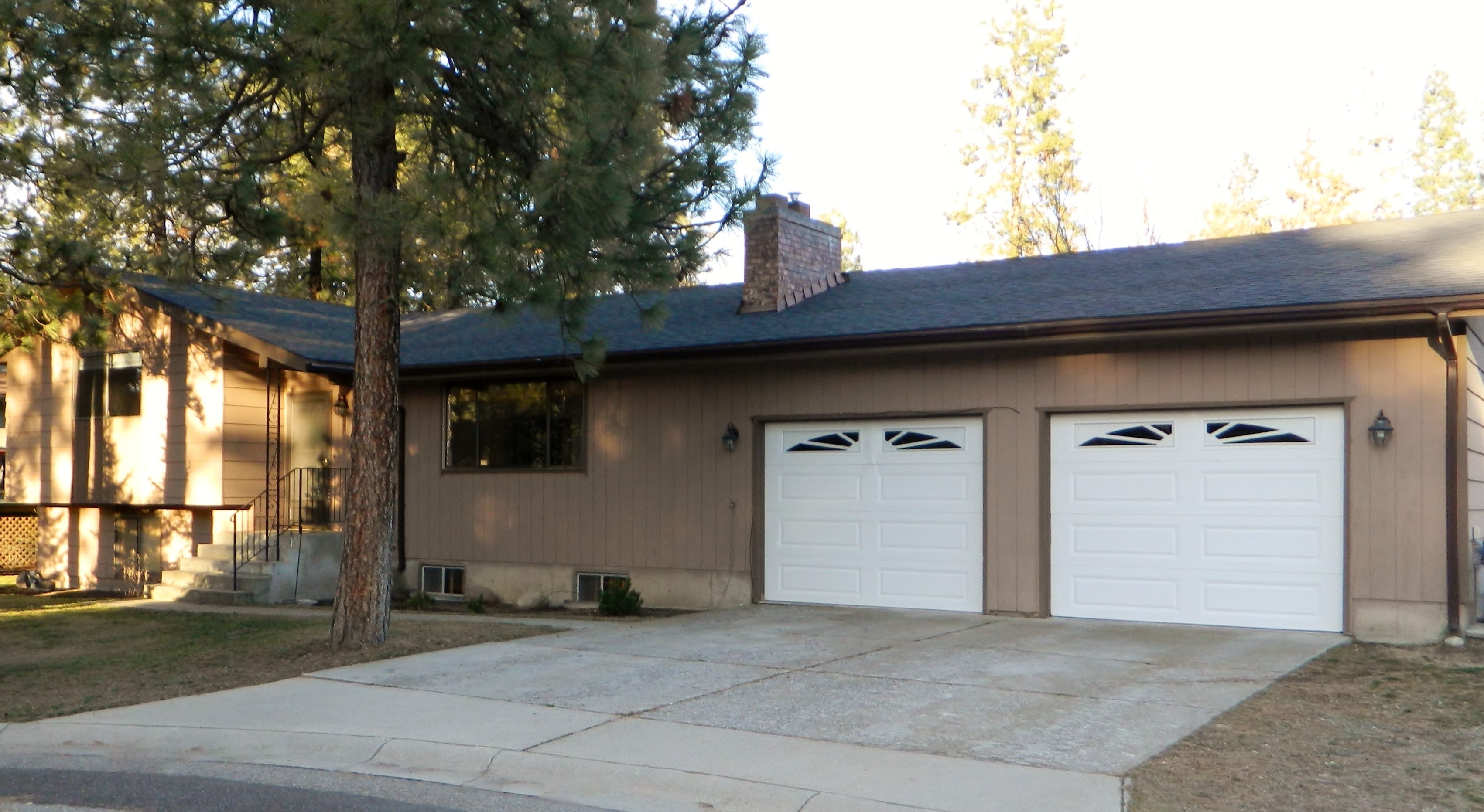 Property Photo:  9208 N Ellenwood Ct  WA 99026 