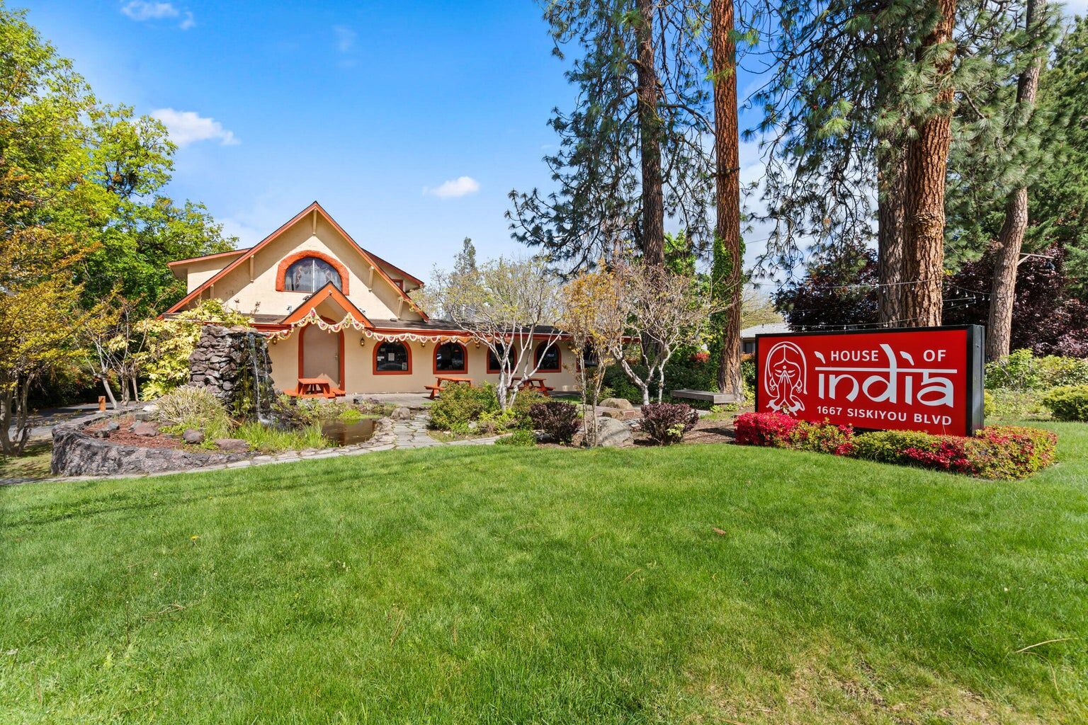 Property Photo:  1667 Siskiyou Boulevard  OR 97520 