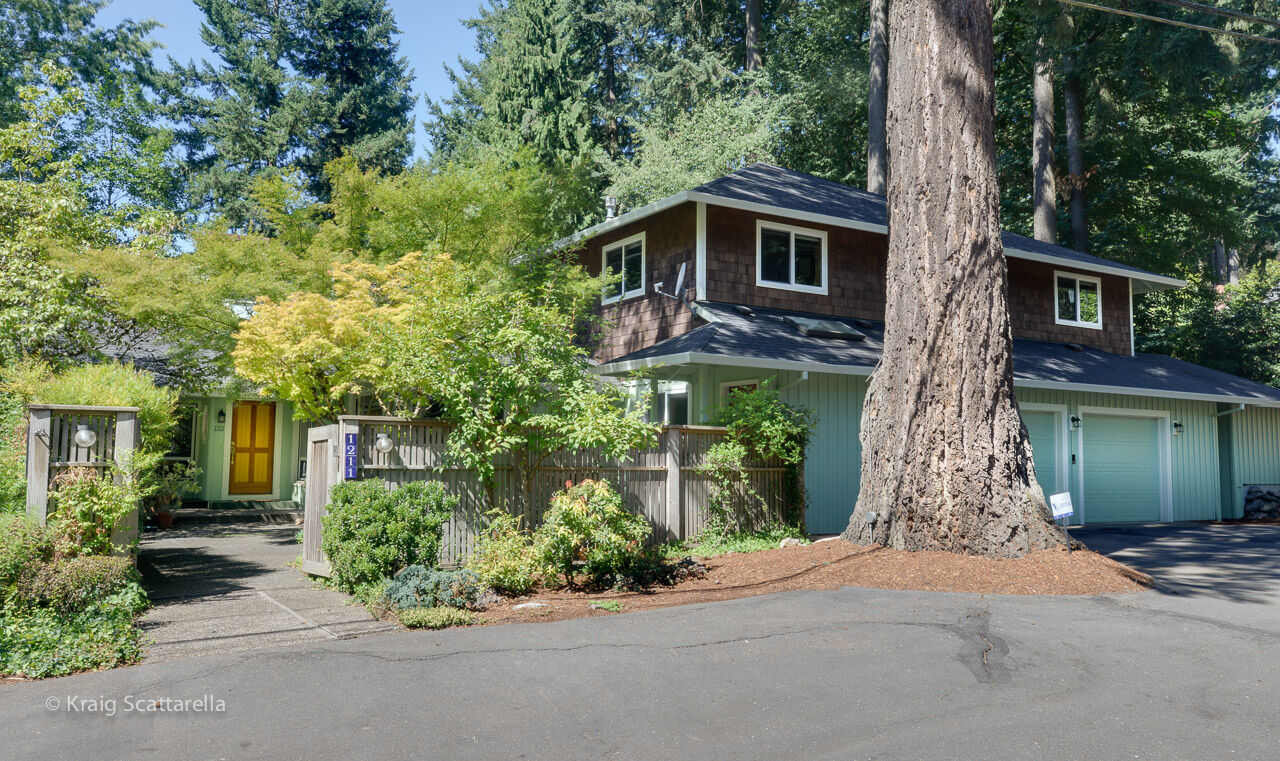 Property Photo:  1211 Bayberry Rd  OR 97034 