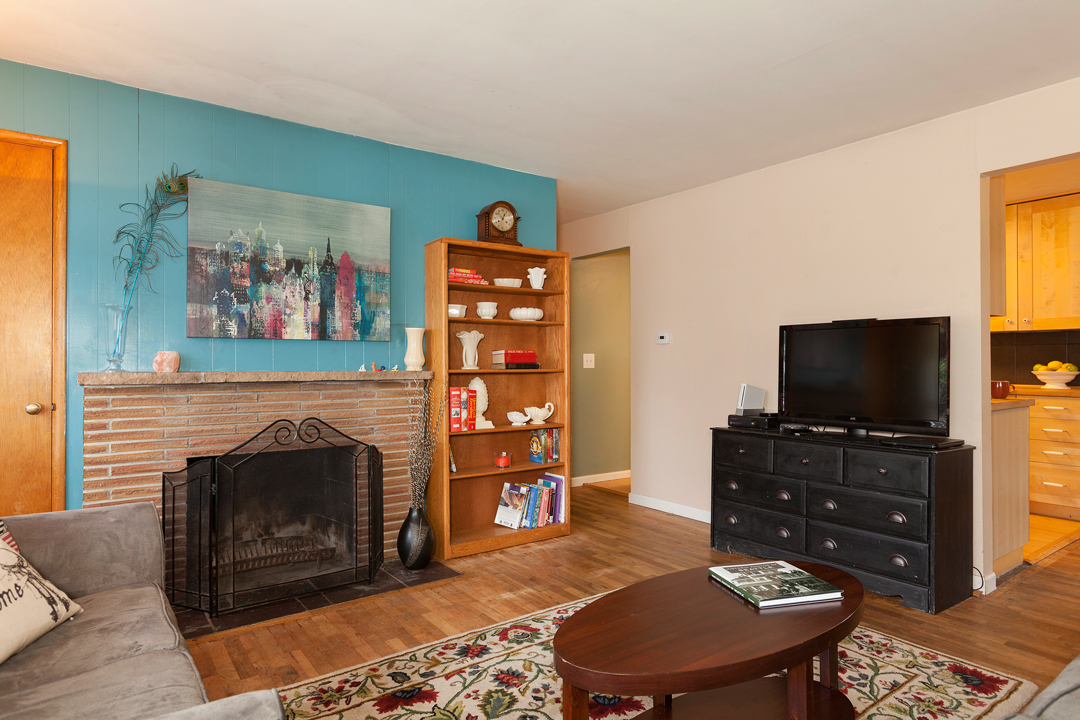 Property Photo: Living room 11439 SE 182nd St  WA 98055 