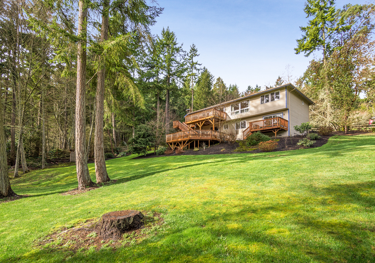 Property Photo:  5467 Diamond Place NE  WA 98110 