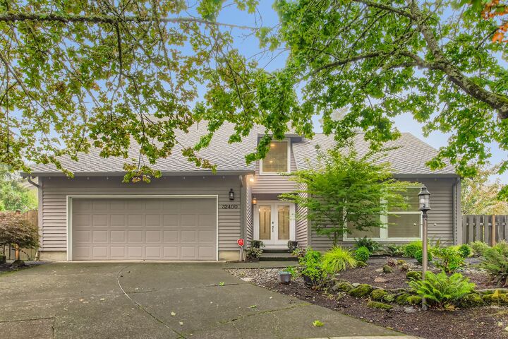 Property Photo: 32400 SW Estates Ct S OR 97070