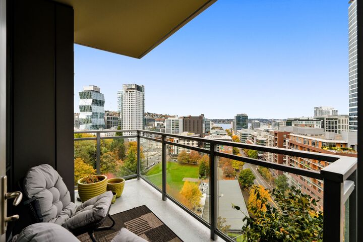 Property Photo:  820  Blanchard Street 1301  WA 98121 