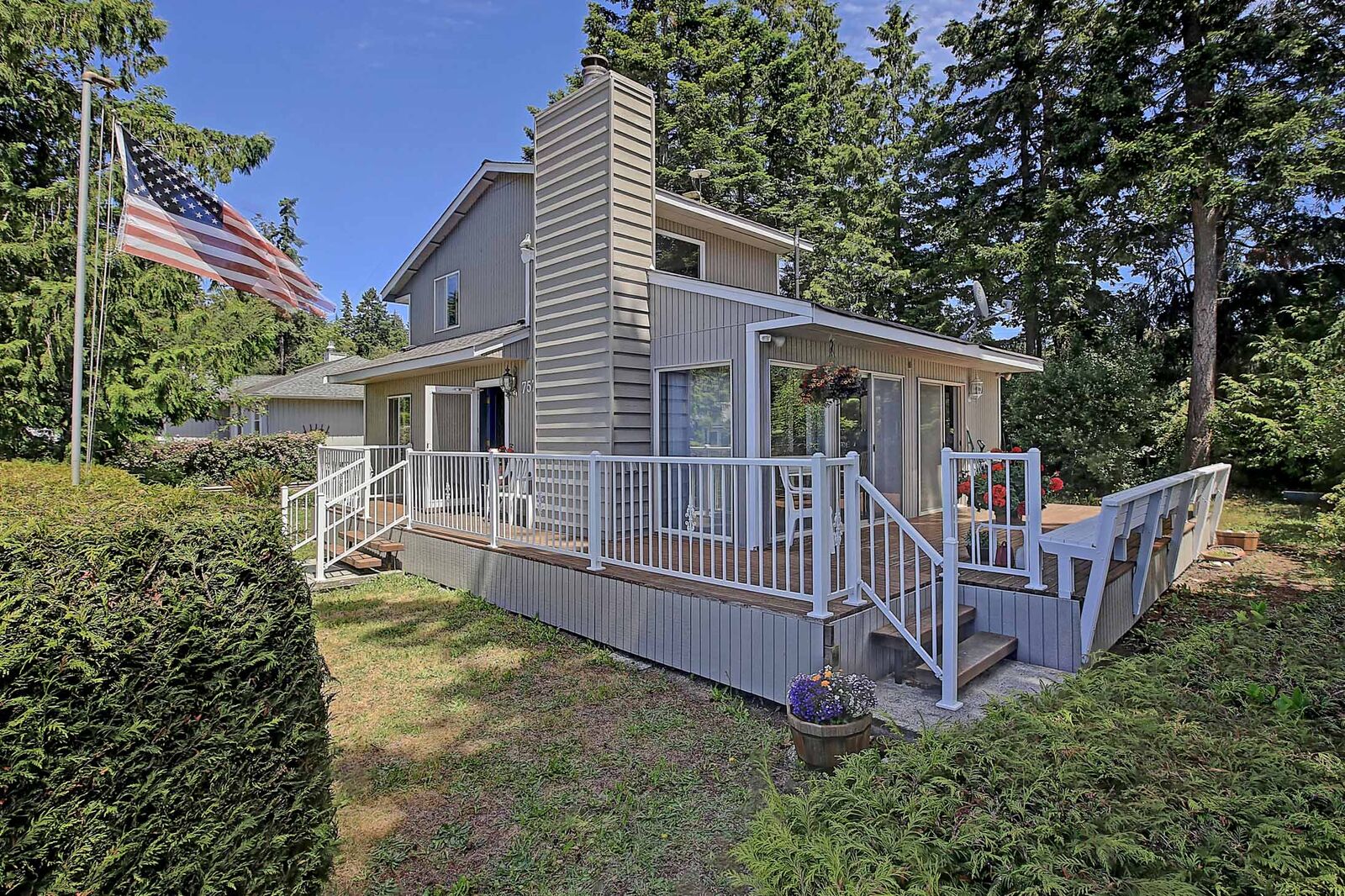 Property Photo:  757 Commodore Lane  WA 98282 
