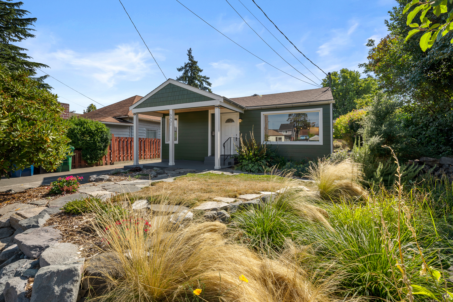 Property Photo:  3931 S Eddy St  WA 98118 