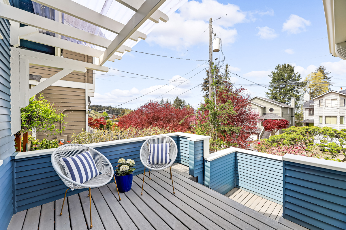 Property Photo: Front Porch 2911 W Mansell Street  WA 98199 